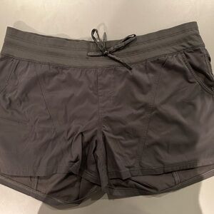 Women’s North Face Shorts grey size XL
